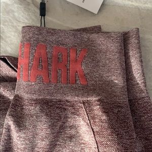 Gym shark leggings